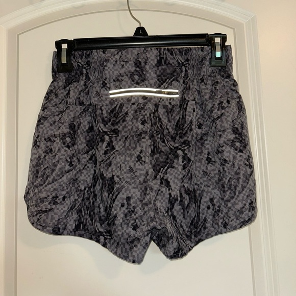 Asics Women's Gray Patterned running Shorts - Picture 2 of 4